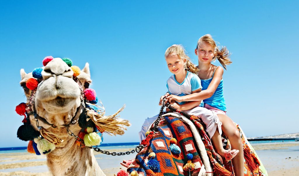Дети на верблюде Египет Хургада