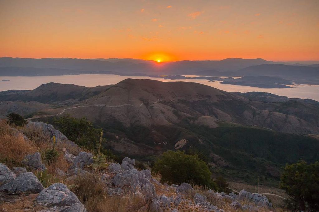 Пантократор Корфу Греция горы восход