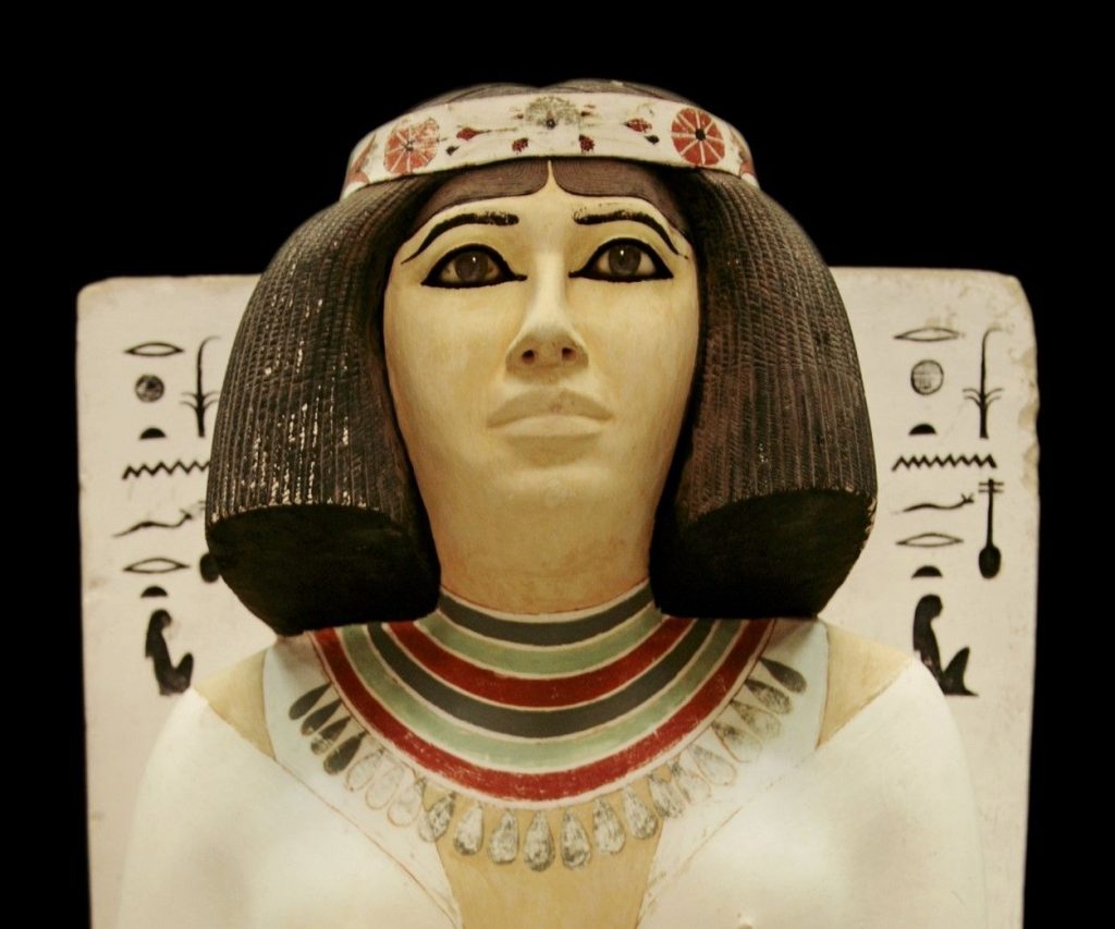 Статуя царицы Нофрет музей Каир