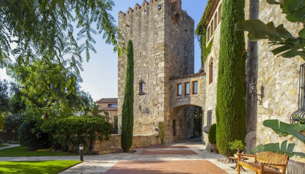 Замок Вилла Фортуна Камбрилс Испания достопримечательности