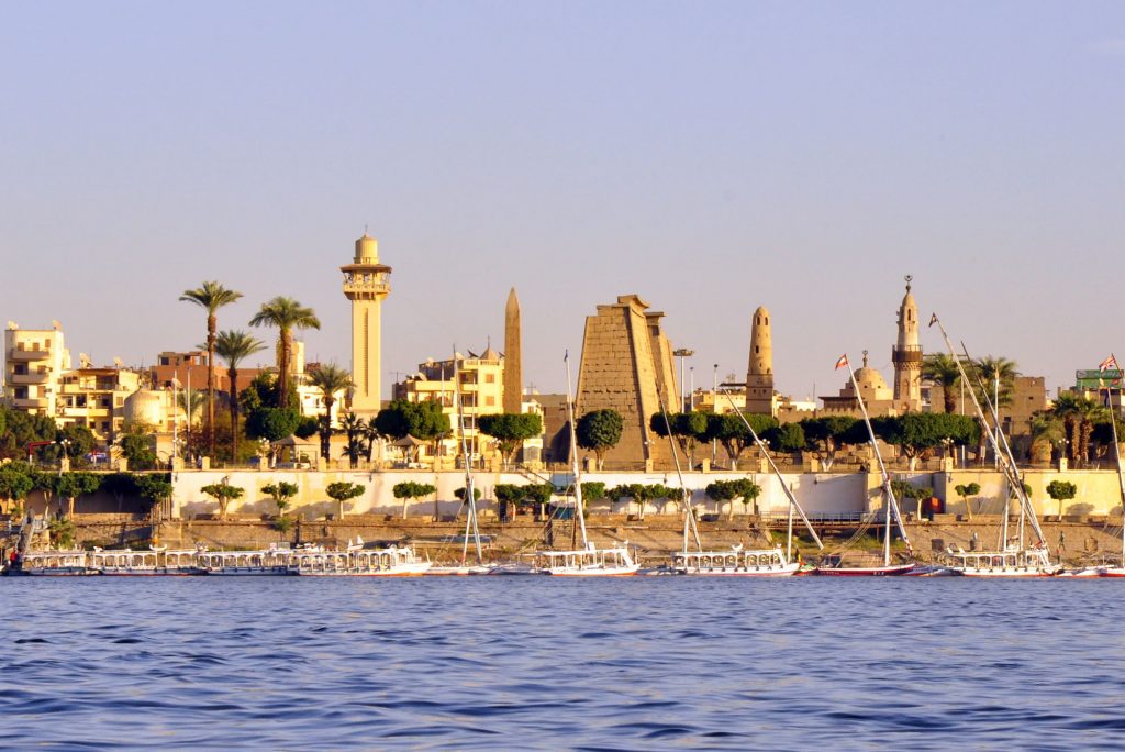 Луксор расположен на берегу Нила