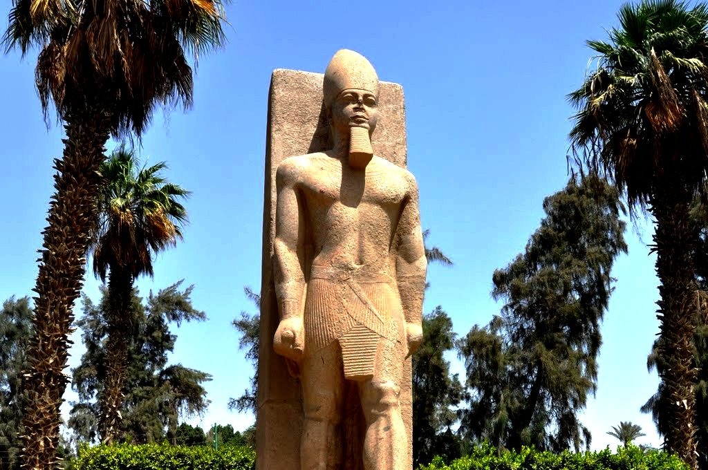 Статуя Рамзеса Второго Египет Мемфис