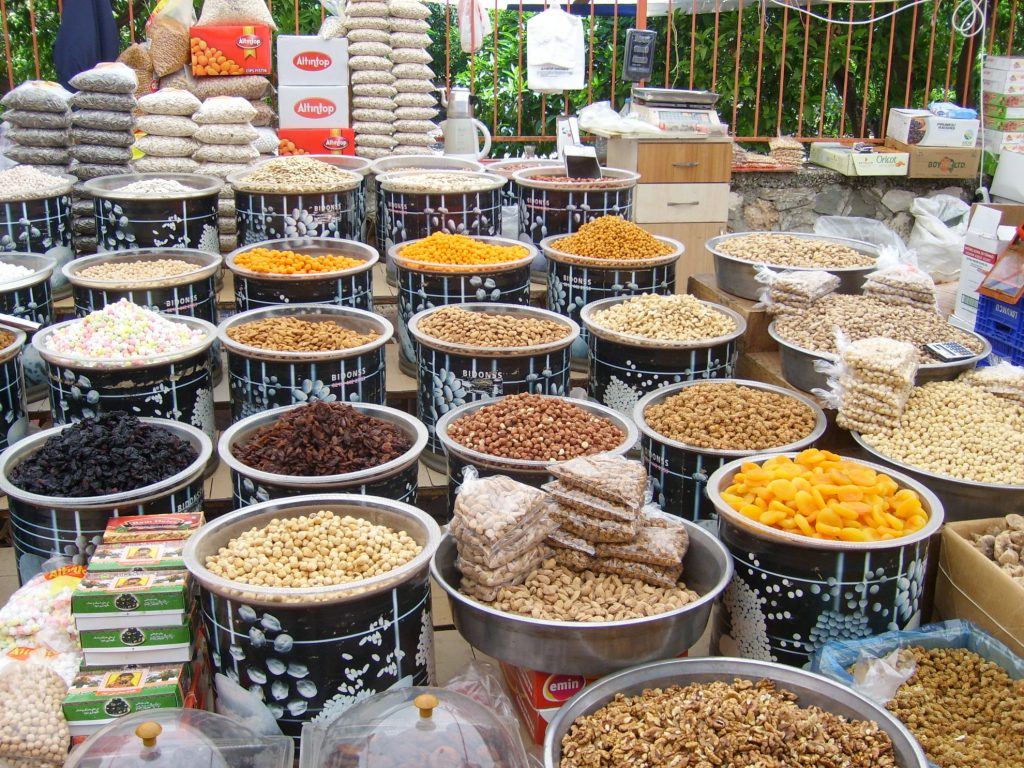 Продовольственный рынок в Кемере