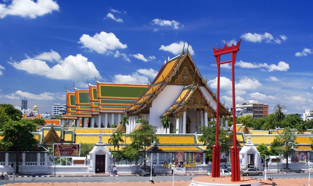 Бангкок Храм Сутат с гигантскими качелями