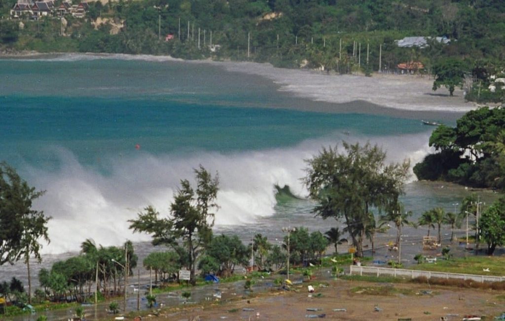 цунами 2004 Таиланд