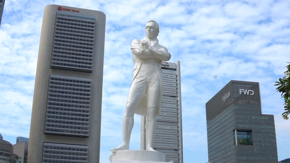 Памятник Томасу Раффлзу Сингапур