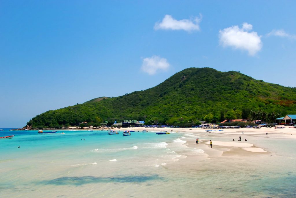 Пляж острова Ко Лан Таиланд