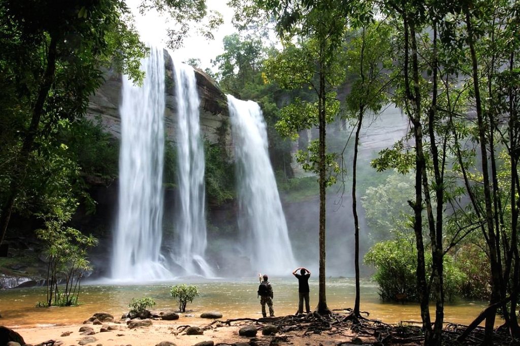 Водопады в парке Эраван