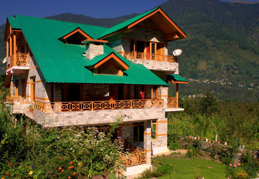 Manali Tree House Cottages Отель в горах Индия