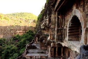 монастырь в пещерах Аджанта Индия